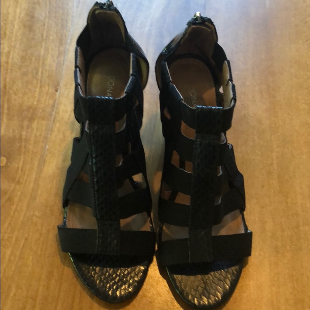 Donald J Pliner Size 6.5 Black Wedges